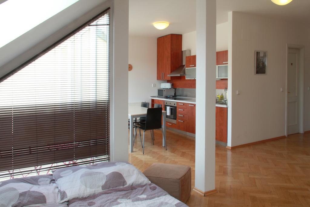 Residence Kostnicke Square Prague Luaran gambar