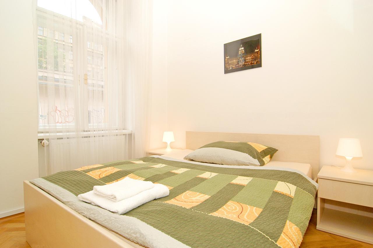 Residence Kostnicke Square Prague Luaran gambar