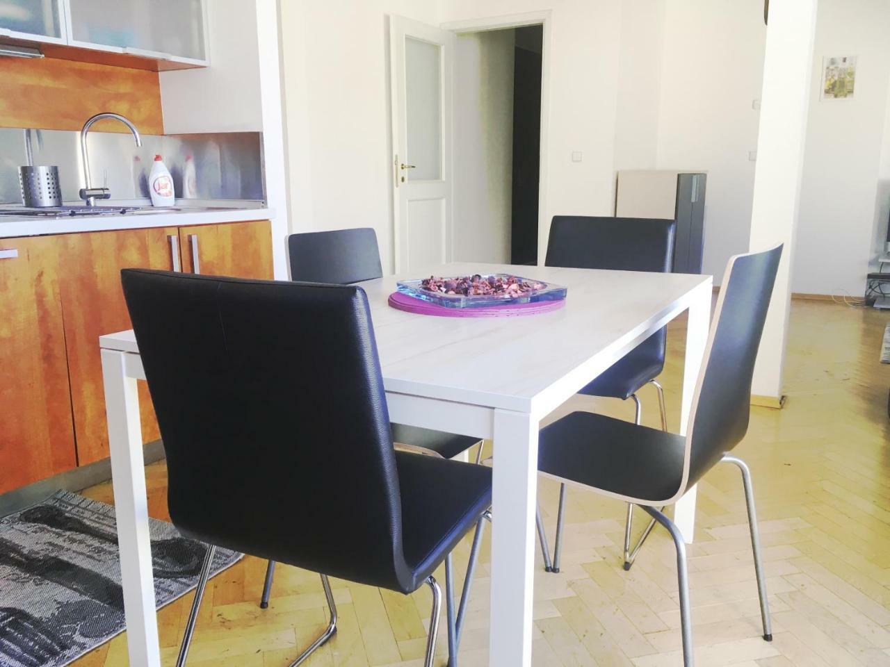 Residence Kostnicke Square Prague Luaran gambar